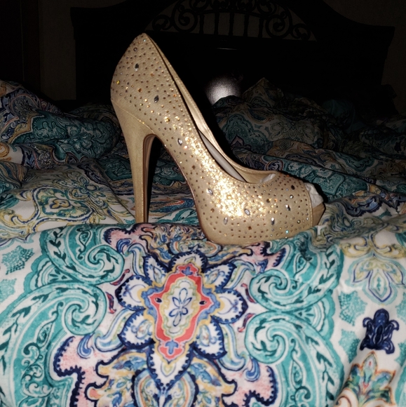 Heels - Picture 5 of 5